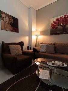 Irida Equanimity and Cozy Apartment