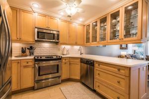 Newly Renovated John Fripp Villa- Pool Views, Beach Access