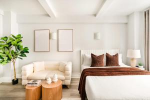 73-1004 New Studio UWS Doorman Gym