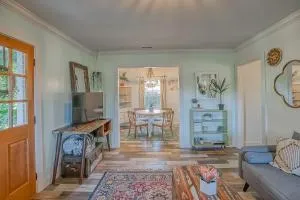 Urban Nest Cottage - Book Now! - Seabrook