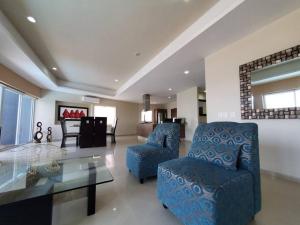 Grande Condo 1 Cuadra de Playa