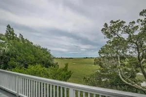 Coastal Harbor Island Getaway < 1/2 Mile to Beach - Oceanmarsh Subdivision