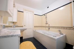 236 - Casa Corso Colombo - Centro Storico, Mare e spiaggia a 200m - PARCHEGGIO GRATIS INCLUSO