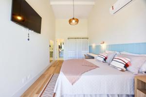 “Casa de alto padrão com ampla vista para o mar.”