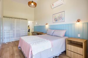 “Casa de alto padrão com ampla vista para o mar.”