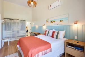 “Casa de alto padrão com ampla vista para o mar.”