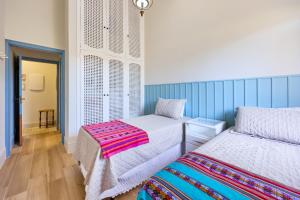 “Casa de alto padrão com ampla vista para o mar.”