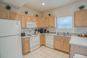 Three Bedrooms - Golf Cart and Amenity Cards Available