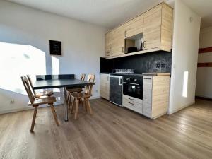 Studio Les Carroz d Arâches, 1 pièce, 4 personnes - FR-1-572-106