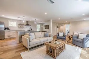 Newly Renovated LowCountry Cottage with Marsh Views - Sleeps 6 - Seabrook