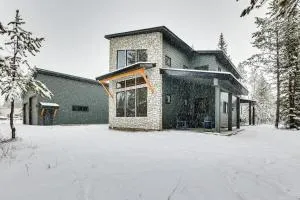 All-Season Cabin Hot Tub and Sauna in Donnelly - Cascade