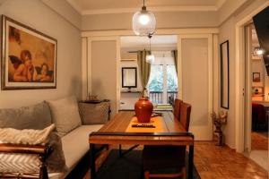 “Contessina Athens Suite #731”