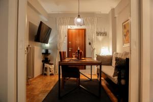 “Contessina Athens Suite #731”