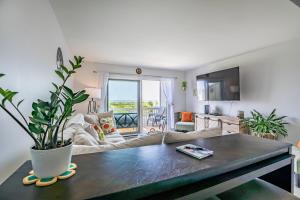 Newly Listed - Oceanfront Condo on Harbor Island