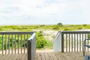 NEW LISTING Ocean Front 1 Bedroom - New Decks and Pool Access - Harbor Island