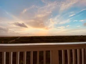 OCEANFRONT K Building!! Incredible views. Steps from the Beach - Harbor Island