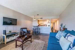 Pool and Ocean Views - First Floor Villa on Harbor Island - Harbor Island