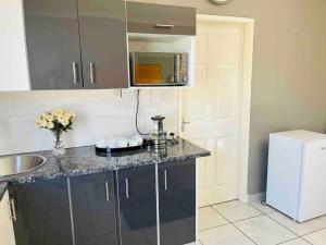 Bachelor suite in Rustenburg