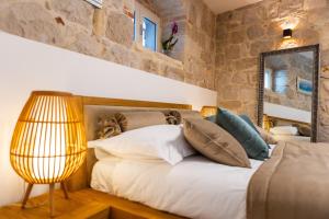 Kamarin Luxury Studio Apartment