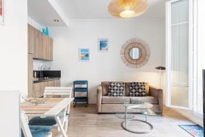 Large Terrace 1 Bdr near Garibaldi Square