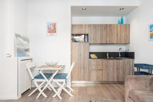 Large Terrace 1 Bdr near Garibaldi Square