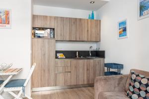 Large Terrace 1 Bdr near Garibaldi Square