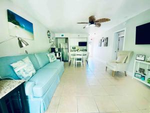 Condo in Waterfront Resort with Balcony Close to Beaches Free Bikes