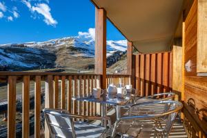 Appartement 6 personnes - Deux chambres - 40M2 - Balcons 10M2 sur pistes - Aucun vis à vis - Piscine - B301