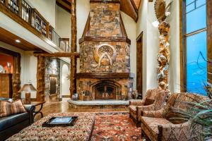 8 Bedroom Deer Valley Masterpiece with endless views. Theater hot tub game room ski-inout