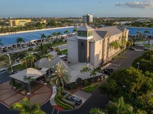 Deluxe King Room room in La Quinta by Wyndham Miami Airport West