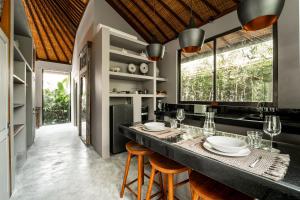 KELUK Villas Private Pool & 7min Walk to Bingin Beach