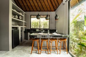 KELUK Villas Private Pool & 7min Walk to Bingin Beach