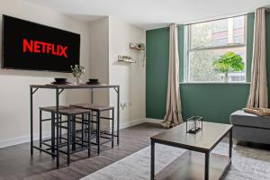 Spacious 2 Bedroom Apartment - Great Location
