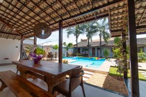 CASA 6 QUARTOS COM PISCINA