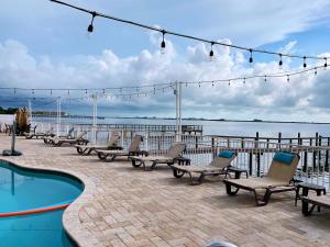 Condo in Waterfront Resort with Balcony Close to Beaches Free Bikes