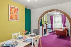 Beautiful 2 bedroom house Free Parking, Aylesbury, Adrenham st - 沃德斯登