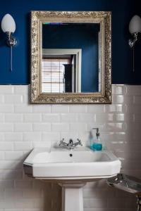 Luxury Victorian House w Spectacular Roof Terrace