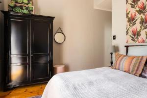 Luxury Victorian House w Spectacular Roof Terrace