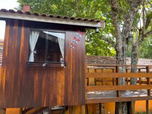 Mansão em Santo Antônio do Pinhal com 4 suítes, Wi-FI, churasqueira, casinha na árvore, bilhar e tênis de mesa