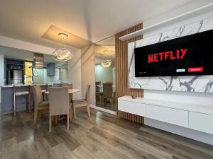 LA02- 2 Suítes +1Quarto | Jacuzzi | Churrasqueira