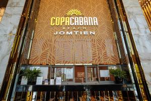 Copacabana Beach Jomtien 4578 By Pim