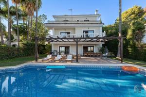Spacious 6 BDRM Villa - Golf Lovers Paradise