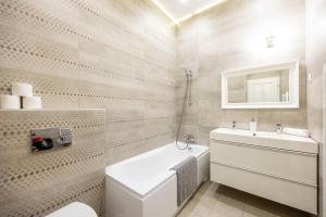 Luxury Quentin Apartment 3 BEDRM, 2 BATHRM