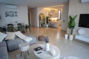 Luxury Apartment 3 Bedroom & Rooftop, Irqah Riyadh