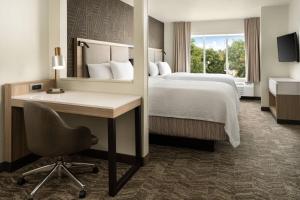 Queen Suite with Sofa Bed and Adapted Tub - Mobility and Hearing Accessible room in SpringHill Suites Dallas Arlington North