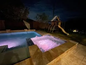 ARCHIE Villa near Downtown, Medical, Hobby with heated pool spa - 南休斯敦 ARCHIE Villa near Downtown, Medical, Hobby with heated pool spa - 南休斯敦