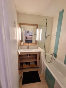 Studio 4P vue piscine St Raphaël Valescure - Au cœur des Golfs