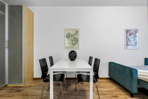 Metro Bemowo Comfort Studio by BookingHost