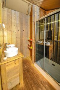 Campings Camping Village Le Vieux Port***** : Tente Écoluxe 4/5 Personnes