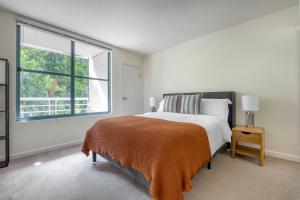 South Beach 1br w pool gym near SF bay SFO-1393